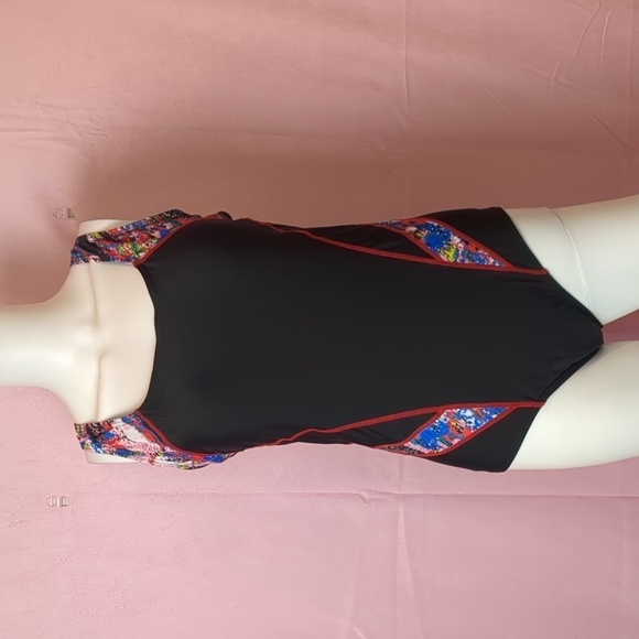 Black One Piece Scoop Neck Swimsuit with Red Contrast Threading size Large - Picture 1 of 6